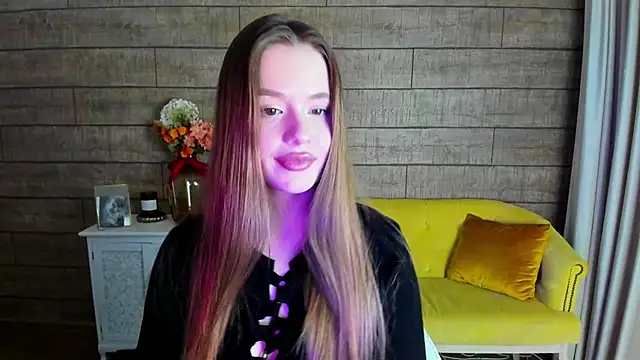 MilanaBalmain online show from 02/17/25, 11:34