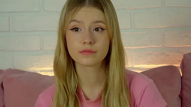 MilanaBalmain online show from 09/21/25, 04:03