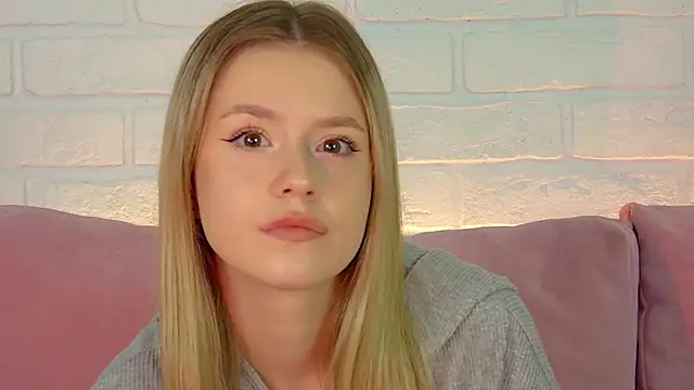 MilanaBalmain online show from 10/01/25, 04:02