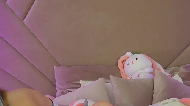 MilanaBalmain online show from 11/12/25, 04:18