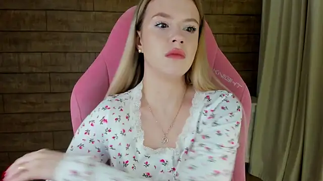 MilanaBalmain online show from 04/08/26, 04:07