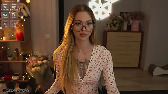 ManiFreyja online show from 09/23/25, 07:06