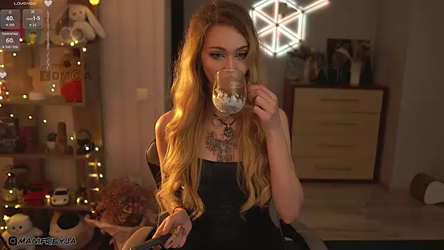 ManiFreyja online show from 10/21/25, 06:19