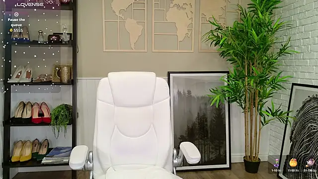 LadyLeea online show from 09/23/25, 05:21