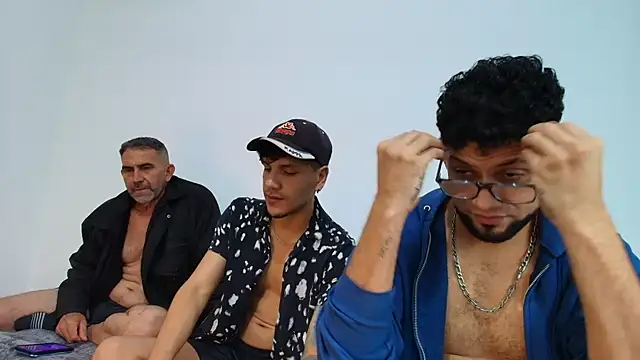 Snapshot of Benjamin_show chatting on 10/30/25, 02:35 Benjamin show online show from 10/30/25, 02:35