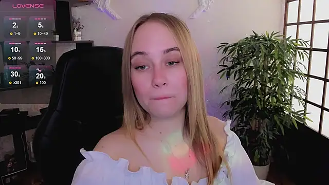 LianaBright online show from 03/23/25, 02:15