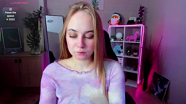 LianaBright online show from 02/12/26, 02:06