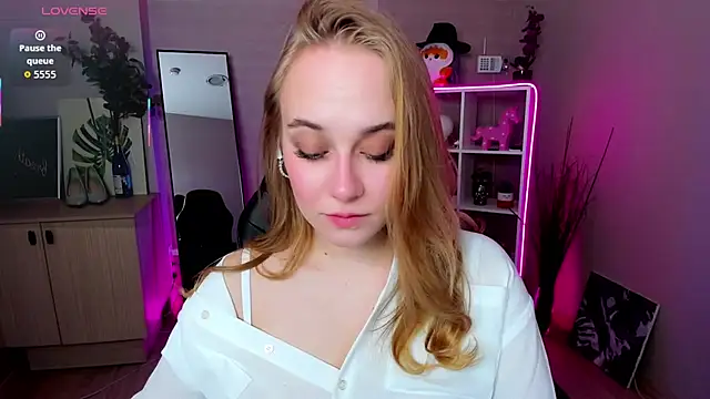 LianaBright online show from 03/19/26, 01:53