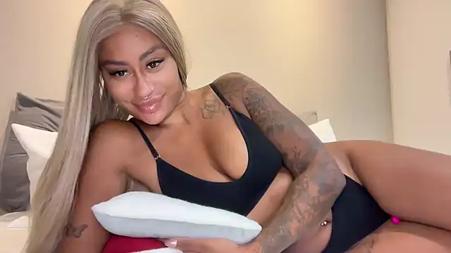 Snapshot of CoCo-Queen chatting on 02/07/25, 06:14 CoCo-Queen online show from 02/07/25, 06:14