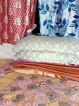 Snapshot of EeshaBhabi chatting on 11/17/25, 01:39 EeshaBhabi online show from 11/17/25, 01:39