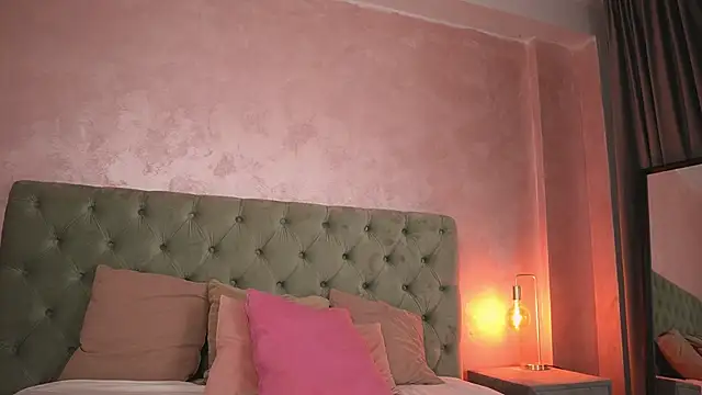 LucyWilow online show from 07/04/26, 04:18