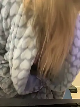 TEMPTING-TAMMY online show from 12/16/25, 06:18