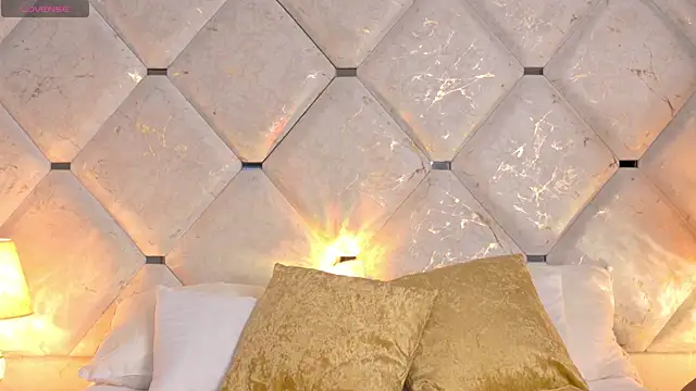 Anna risse online show from 02/06/25, 11:37