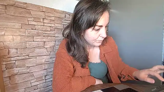 Snapshot of stunning_Rosi chatting on 03/19/25, 08:23 stunning Rosi online show from 03/19/25, 08:23