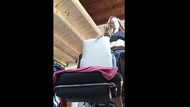 Snapshot of jessiburningheels chatting on 11/22/25, 12:48 jessiburningheels online show from 11/22/25, 12:48