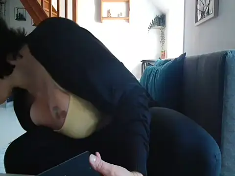 Lauzo21 online show from 10/15/25, 07:41