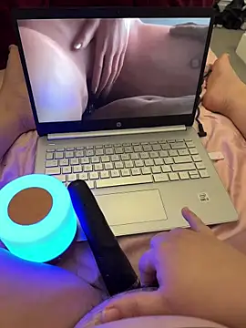 yourcutesarah online show from 10/24/25, 11:39