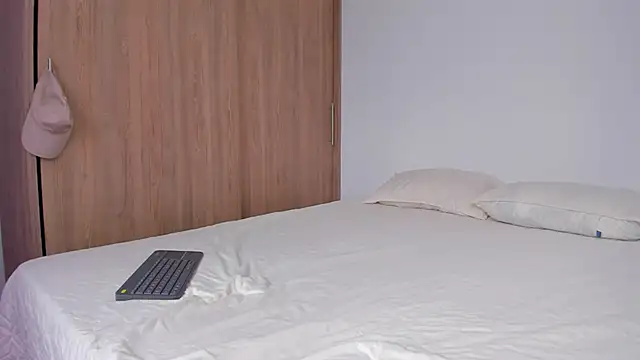 serge 7 online show from 10/19/25, 06:41