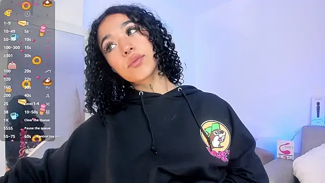 Snapshot of Crystal_Dluna chatting on 02/05/25, 12:38 Crystal Dluna online show from 02/05/25, 12:38