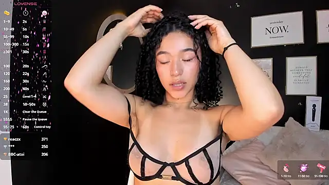 Snapshot of Crystal_Dluna chatting on 02/26/25, 08:11 Crystal Dluna online show from 02/26/25, 08:11