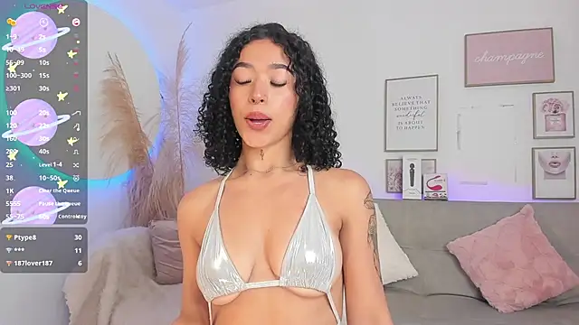 Snapshot of Crystal_Dluna chatting on 03/12/25, 06:44 Crystal Dluna online show from 03/12/25, 06:44