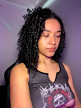 Snapshot of Crystal_Dluna chatting on 09/25/25, 04:32 Crystal Dluna online show from 09/25/25, 04:32