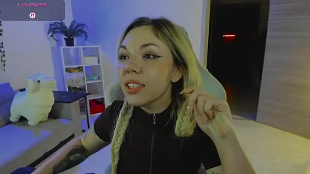 whoa-hoa-hoa-hoa-hoa online show from 12/17/25, 09:10