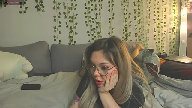 whoa-hoa-hoa-hoa-hoa online show from 02/19/26, 04:36