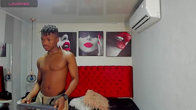 Snapshot of KENDER21_ chatting on 02/07/25, 12:17 KENDER21 online show from 02/07/25, 12:17