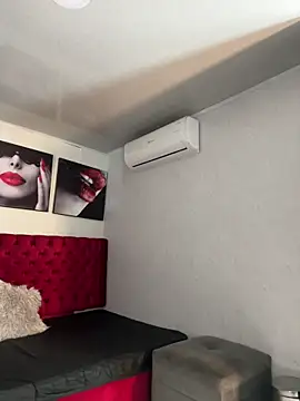 Snapshot of KENDER21_ chatting on 02/28/25, 12:20 KENDER21 online show from 02/28/25, 12:20