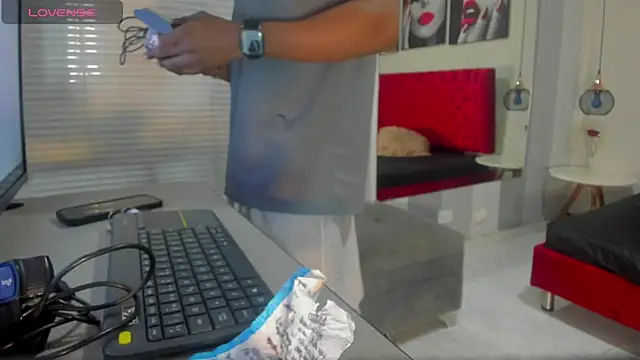 Snapshot of KENDER21_ chatting on 03/12/25, 12:47 KENDER21 online show from 03/12/25, 12:47