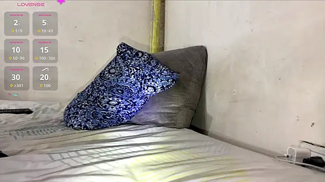 Snapshot of KENDER21_ chatting on 10/24/25, 08:11 KENDER21 online show from 10/24/25, 08:11