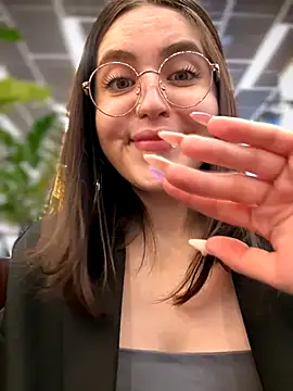 meow girl online show from 09/27/25, 11:04