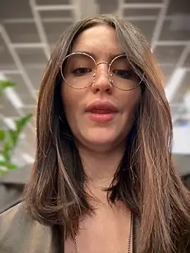 meow girl online show from 10/19/25, 10:05