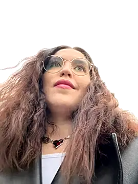 meow girl online show from 11/11/25, 10:59