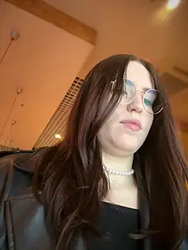 meow girl online show from 12/21/25, 07:59