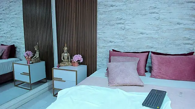 MadisonHunter2024 online show from 01/17/25, 10:34