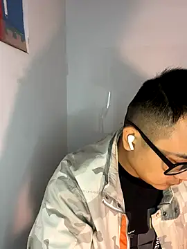 lixiaoshuai8 online show from 11/18/25, 05:12