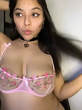 Snapshot of adry_moon666 chatting on 03/10/25, 05:00 adry moon666 online show from 03/10/25, 05:00