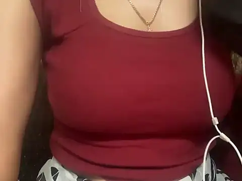 Snapshot of _FluffyHxney_ chatting on 12/06/24, 06:04 FluffyHxney online show from 12/06/24, 06:04