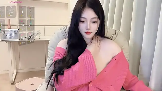 Snapshot of Kulomiyee_koi chatting on 02/22/25, 01:13 Kulomiyee koi online show from 02/22/25, 01:13