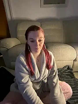 Snapshot of Stoner_BarbieXX chatting on 01/07/25, 10:19 Stoner BarbieXX online show from 01/07/25, 10:19