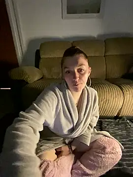 Snapshot of Stoner_BarbieXX chatting on 02/28/25, 11:12 Stoner BarbieXX online show from 02/28/25, 11:12