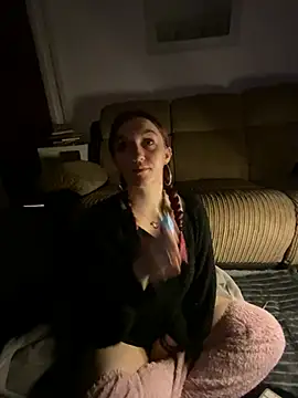 Snapshot of Stoner_BarbieXX chatting on 03/05/25, 10:54 Stoner BarbieXX online show from 03/05/25, 10:54