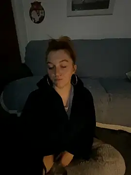 Snapshot of Stoner_BarbieXX chatting on 12/13/25, 10:59 Stoner BarbieXX online show from 12/13/25, 10:59