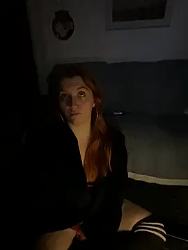 Snapshot of Stoner_BarbieXX chatting on 12/18/25, 11:11 Stoner BarbieXX online show from 12/18/25, 11:11