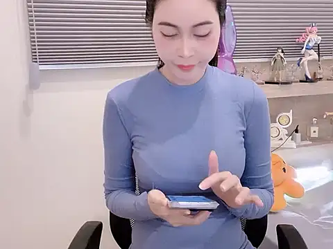 Zozo qq online show from 10/28/25, 11:47