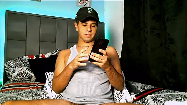 Snapshot of beautiful_james chatting on 12/25/24, 10:48 beautiful james online show from 12/25/24, 10:48