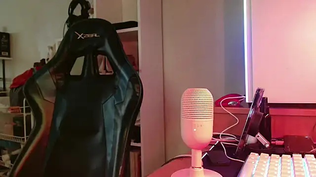 Snapshot of DirtyDi97 chatting on 01/16/26, 03:49 DirtyDi97 online show from 01/16/26, 03:49