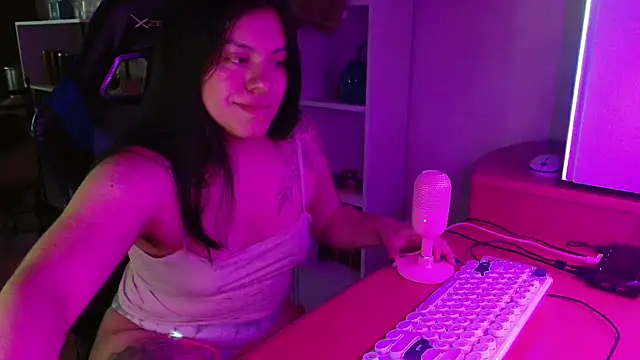 Snapshot of DirtyDi97 chatting on 02/22/26, 03:43 DirtyDi97 online show from 02/22/26, 03:43